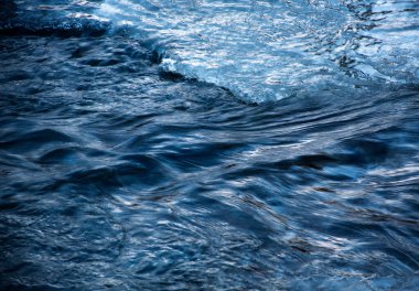 mevsimsel arkaplan veya doku monokrom kış nehri ve buz