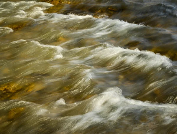 Spring snabbt floden — Stockfoto