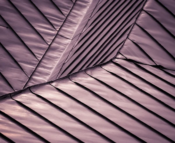 Ocelové střešní detail fialové — Stock fotografie