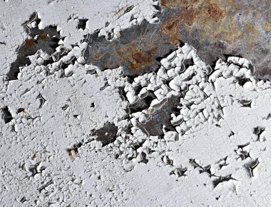 eski beyaz boya soyulmuş