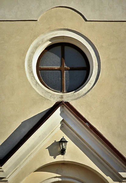 Circular window above the entrance — Stock Photo, Image