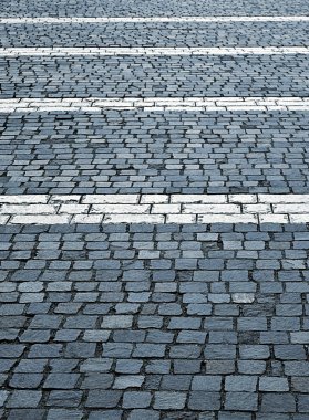 Düğmede yatay bir beyaz çizgi Plaza taş bloklar