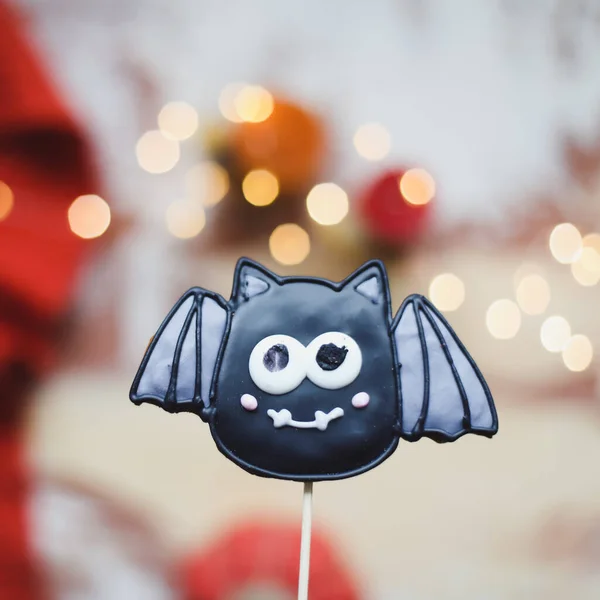 Frischer halloween-Lebkuchen in Form einer Fledermaus — Stockfoto