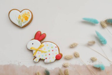 Paskalya tavşanı şeklinde zencefilli çörek.