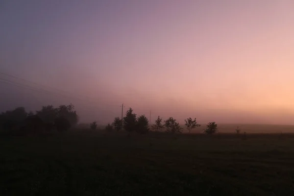 Paisagem rural cênica ao nascer do sol no verão — Fotografia de Stock