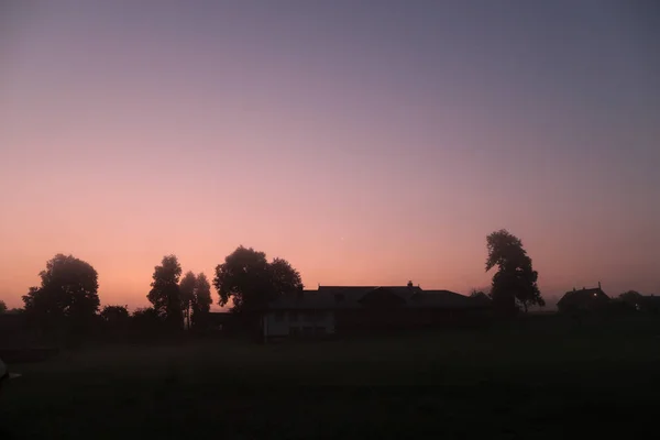 Paisaje paisajístico al amanecer en verano — Foto de Stock