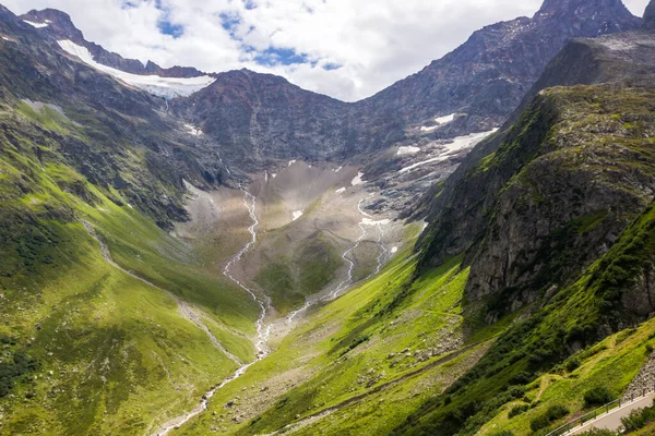 穿过瑞士阿尔卑斯山Susten山口的高山公路 — 图库照片