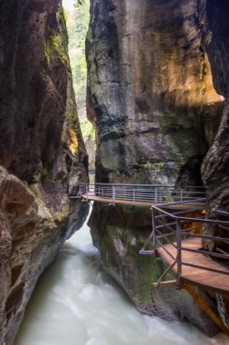 İsviçre 'de Berner Oberland' da Aare Vadisi