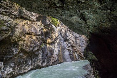 İsviçre 'de Berner Oberland' da Aare Vadisi