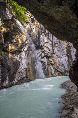 İsviçre 'de Berner Oberland' da Aare Vadisi