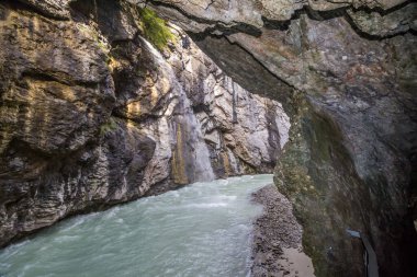 İsviçre 'de Berner Oberland' da Aare Vadisi