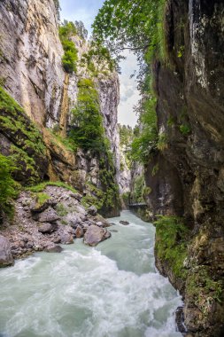 İsviçre 'de Berner Oberland' da Aare Vadisi