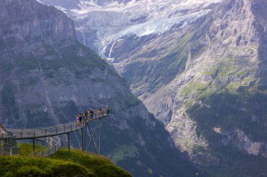 Grindewald Vadisi ve İsviçre 'nin ilk bakış açısı güneşli bir günde