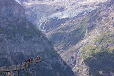 Grindewald Vadisi ve İsviçre 'nin ilk bakış açısı güneşli bir günde