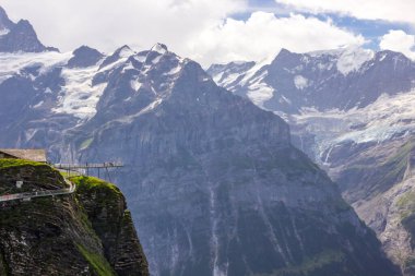 Grindewald Vadisi ve İsviçre 'nin ilk bakış açısı güneşli bir günde
