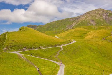 Grindewald Vadisi ve İsviçre 'nin ilk bakış açısı güneşli bir günde