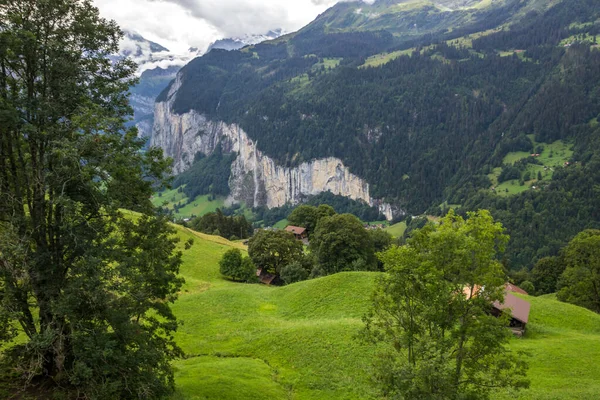 스위스 라우터 브루넨 계곡에 마을의 — 스톡 사진