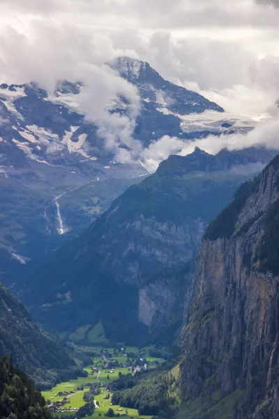 Лето Долине Лаутербруннен Швейцарии — стоковое фото