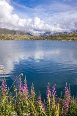 İsviçre 'deki Grimsel Geçidi üzerinde bulutlar