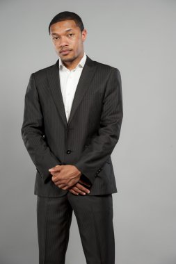 Siyah erkek takım elbise