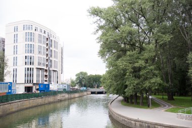 Köprü'den, Gorki Park