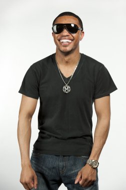 Mutlu kalça Afro-Amerikan erkek