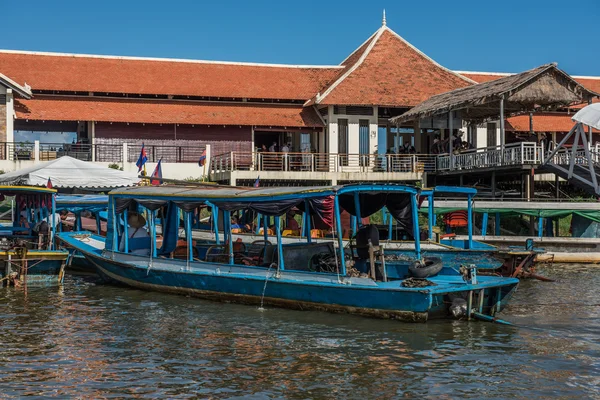 Resort och båtar turist — Stockfoto