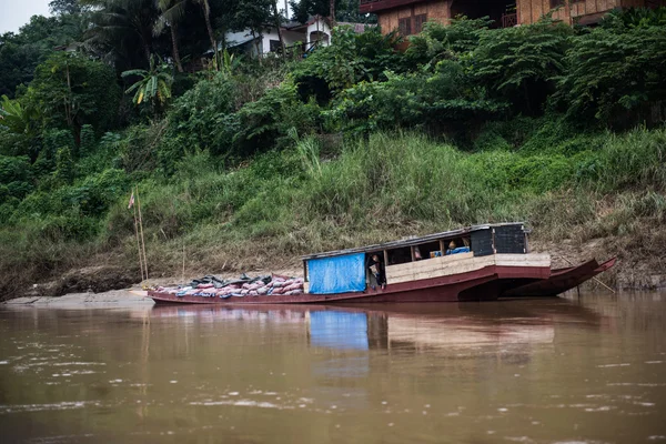 Vista de una casa flotante — Foto de Stock