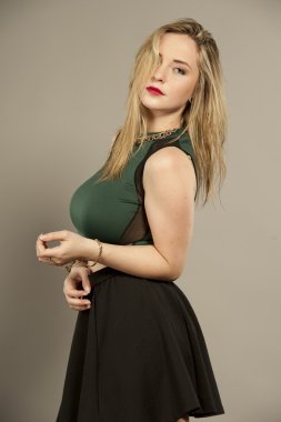 Busty muhteşem genç esmer