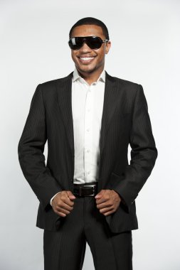 Mutlu kalça ve Trendy resmi siyah erkek