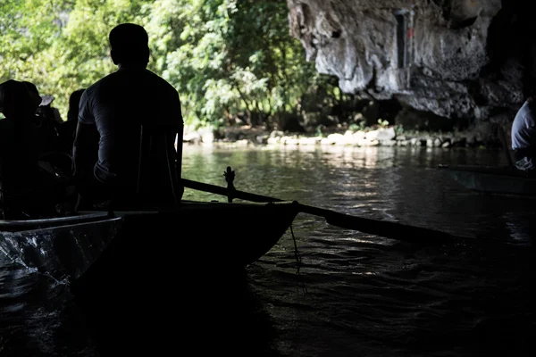 Tourists Inside Cave — Stock Photo, Image