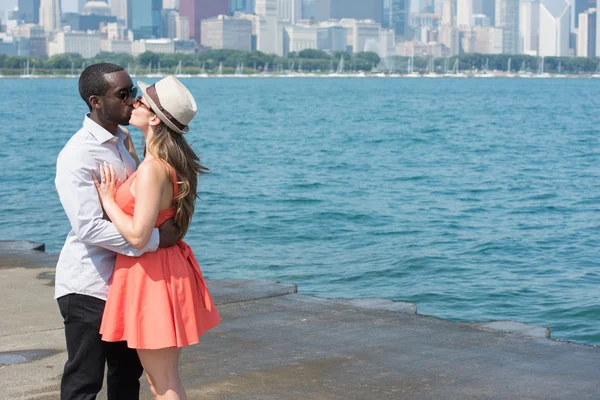 Happy Couple Outdoors — Stock Photo, Image