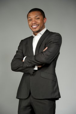 Mutlu siyah erkek takım elbise