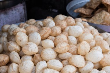 Dükkanda baharatlı Panipuris