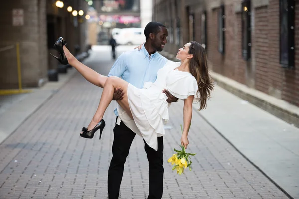 Casal quente em uma escapadela romântica — Fotografia de Stock
