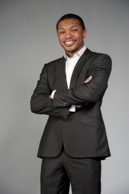 Mutlu siyah erkek takım elbise