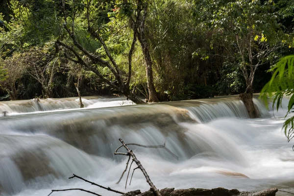 Vista de una caída de agua — Foto de Stock