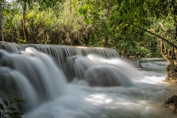 Sunrays On Kuang Si — Stock Photo, Image