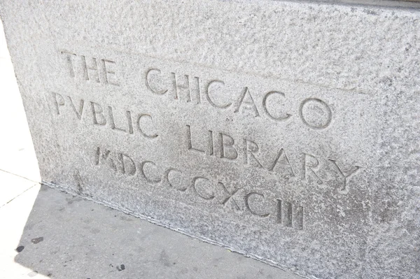 Chicago Halk Kütüphanesi taş oyma — Stok fotoğraf