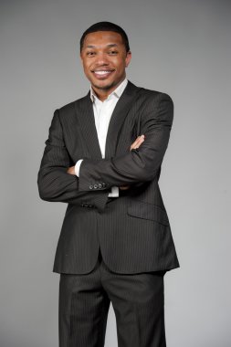 Mutlu siyah erkek takım elbise