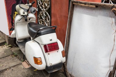Bir evin içinde scooter