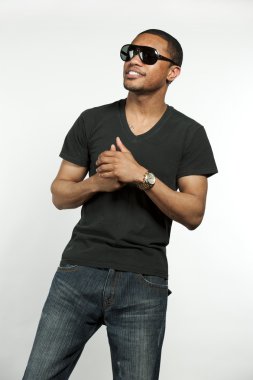 Mutlu kalça Afro-Amerikan erkek