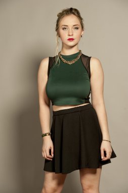 Busty muhteşem genç esmer