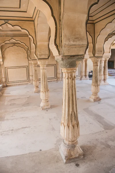 Säulen mit klassischer Architektur — Stockfoto