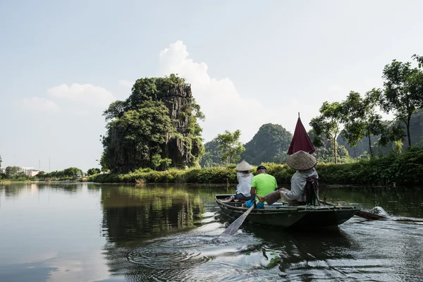 Enchanting Tam Coc Caves — Stock Photo, Image