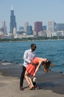 Neşeli ilişki açık havada