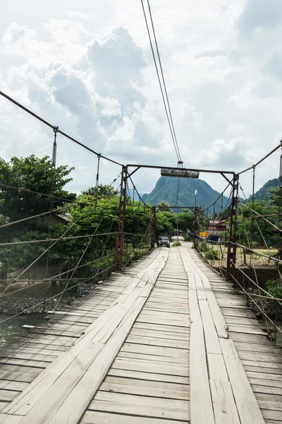 Cruzando el río Nam Song — Foto de Stock