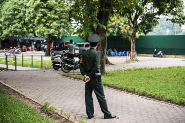 Bir hanoi şehri polis sokakta