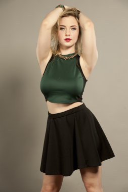 Busty muhteşem genç sarışın