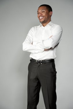 Çekici mutlu profesyonel genç erkek siyah